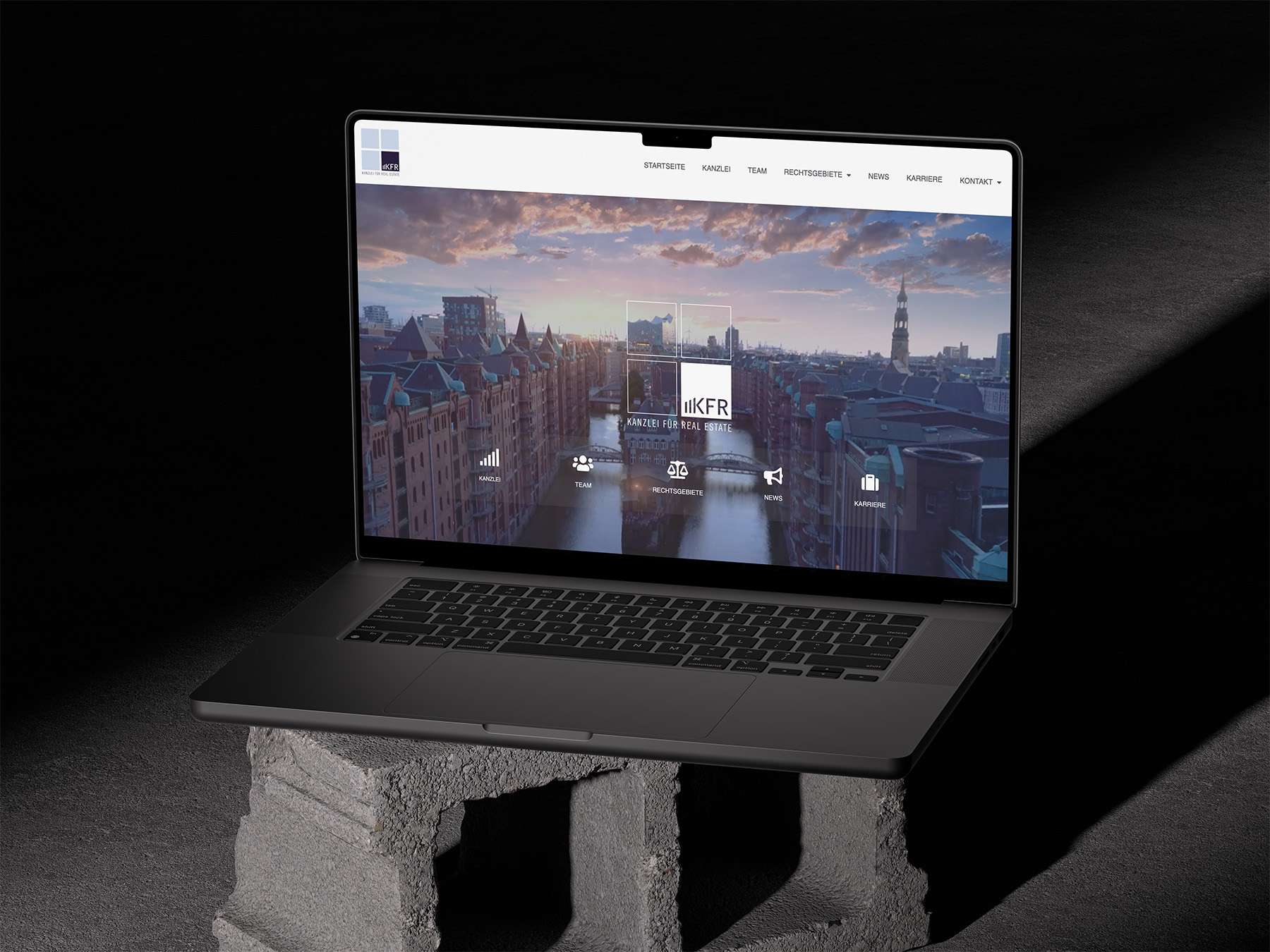 Desktopansicht der KFR-Website mit professionellem Layout und fokussierten Inhalten.